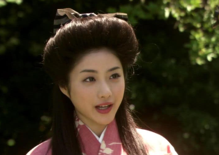 日本最后1位女天皇,被幕府掌控,一生未婚,为3个天皇而存在