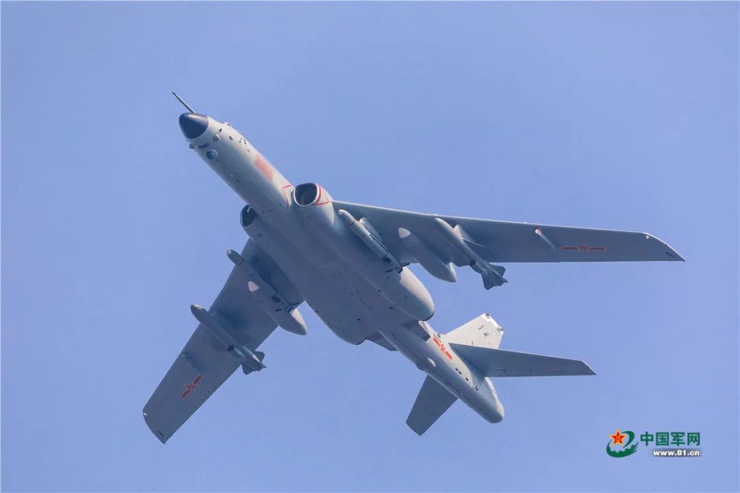 霸气!国产新型远程战略轰炸机轰-6n首次亮相
