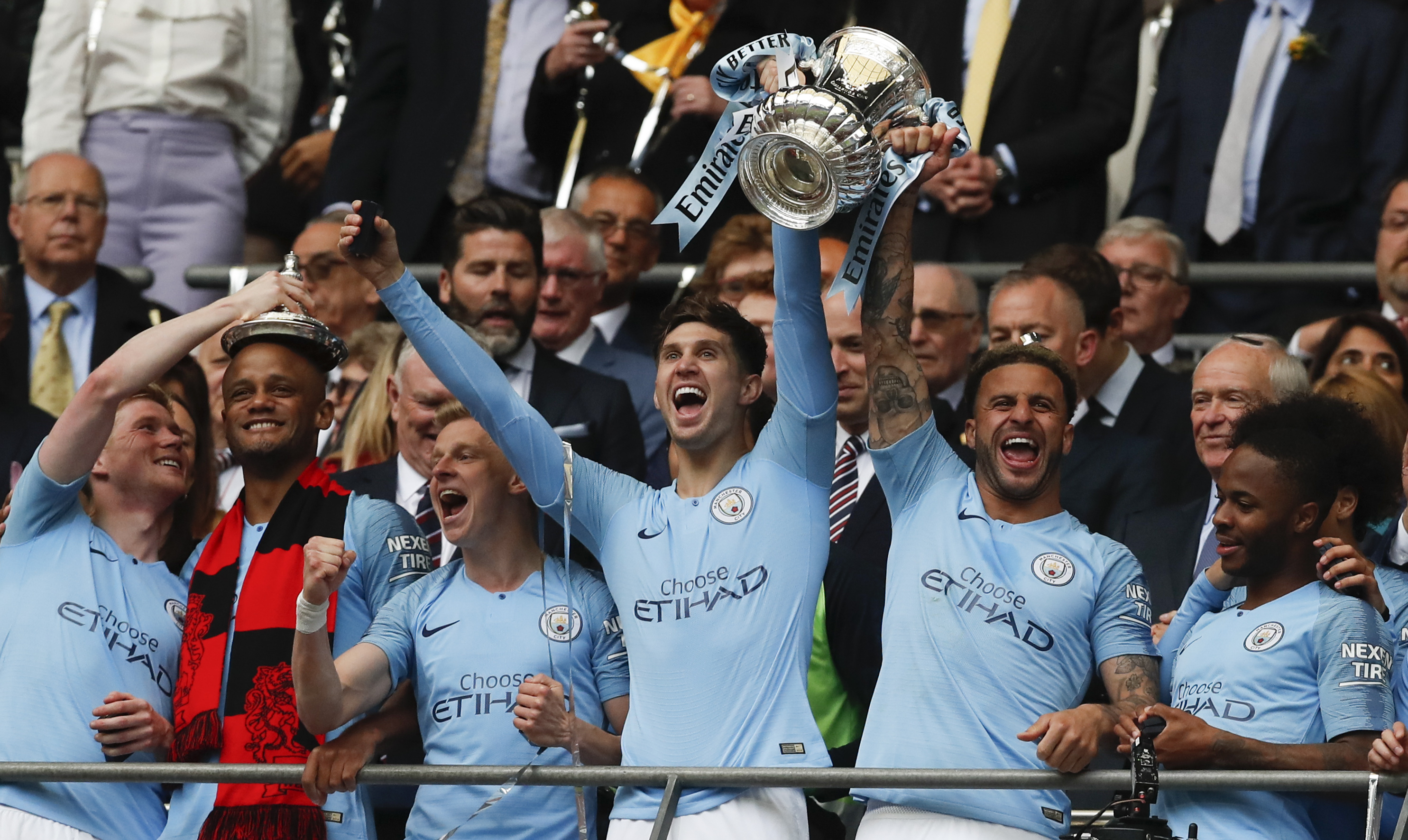 足球——足总杯:曼城夺冠 成就本土三冠王(2)