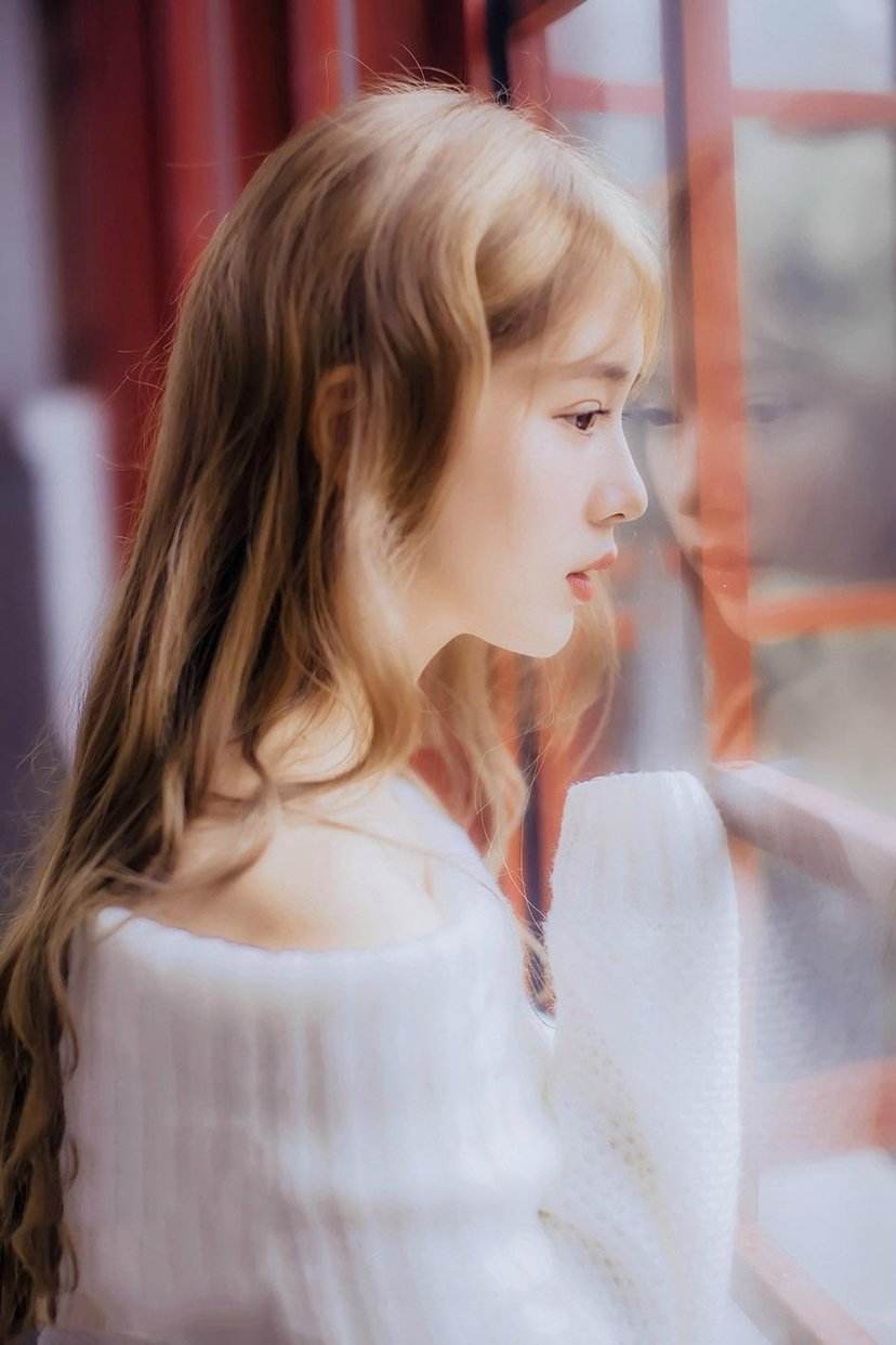 拍人像照别总拍人物的正面,试试这个角度,身材显瘦,五官也立体