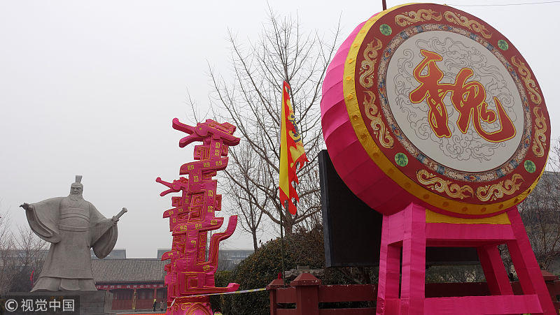 三朝古都许昌举办"三国文化"主题的上元灯会,游客享受视觉盛宴