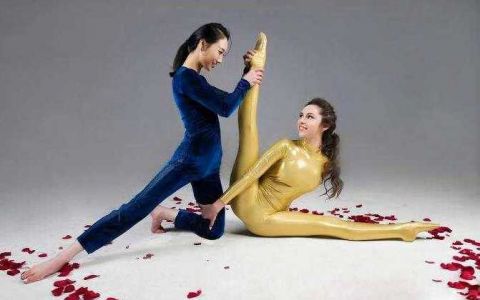 中国柔术女王pk世界上最软的人, 解锁各类极限动作