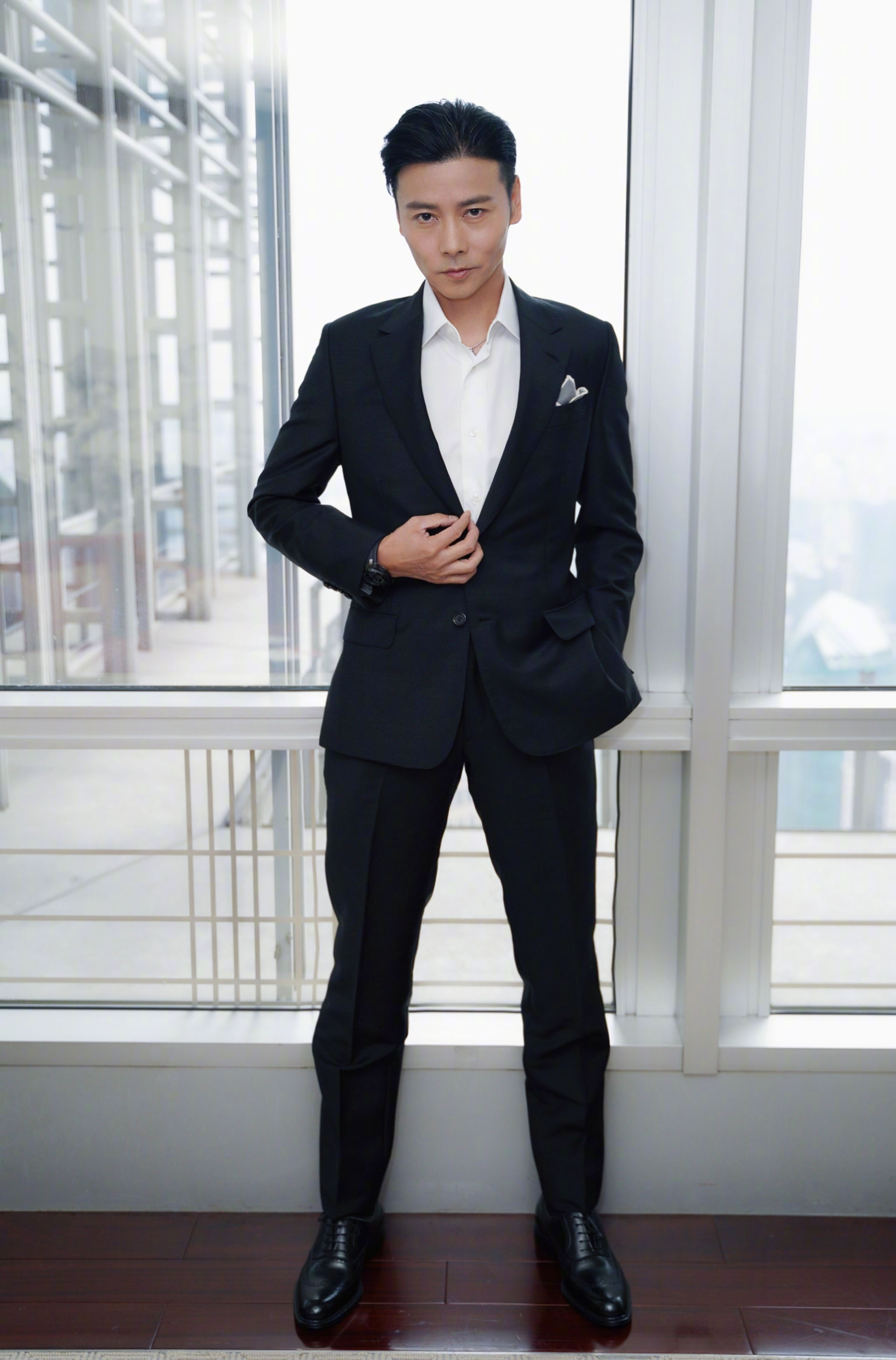 任达华被刺伤已送医,张晋甄子丹等人暖心关怀,杜江的言论最走心