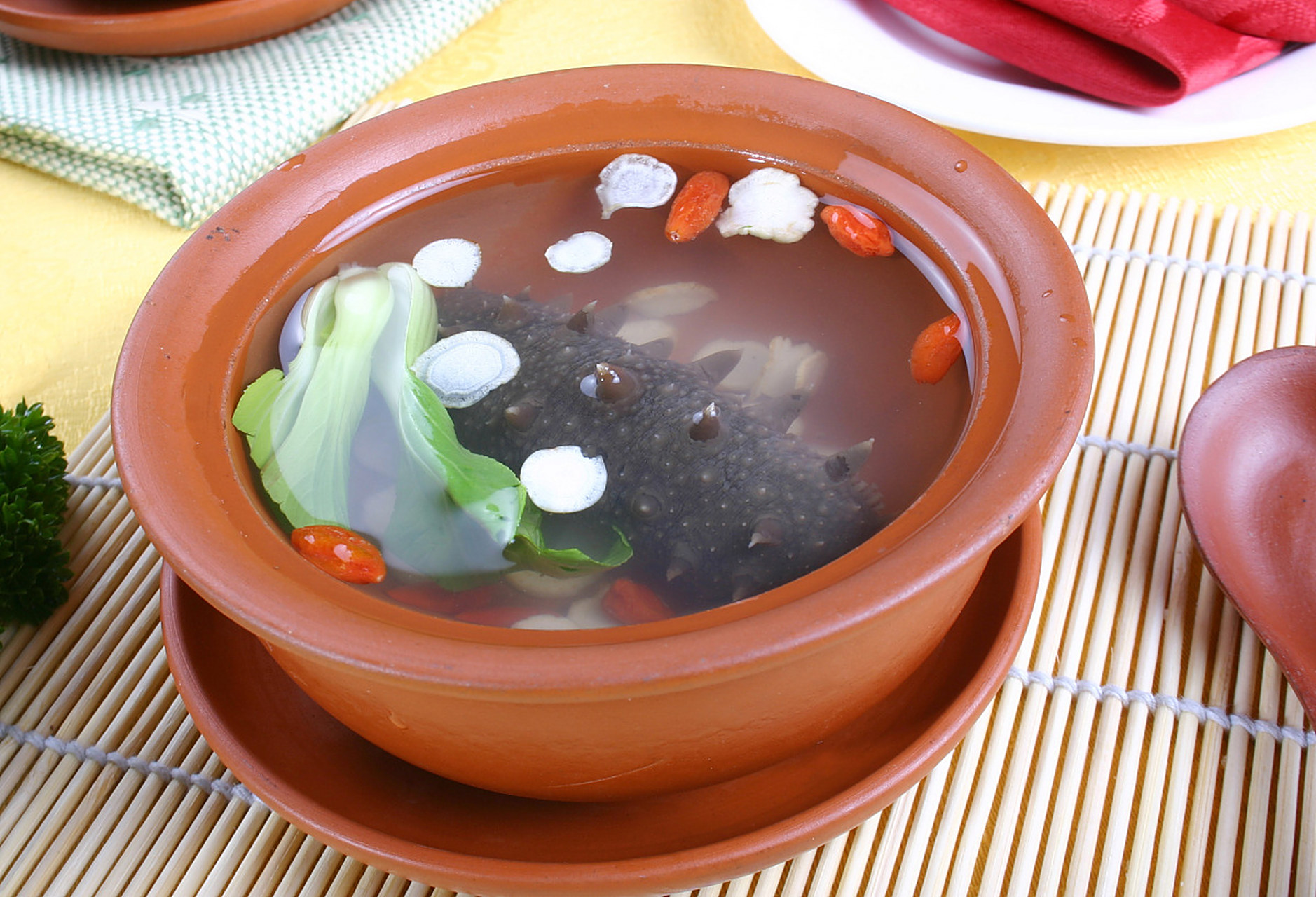 吃点海参,不光养阳,还有3个好处 海参是一种营养丰富的海鲜,在中医中