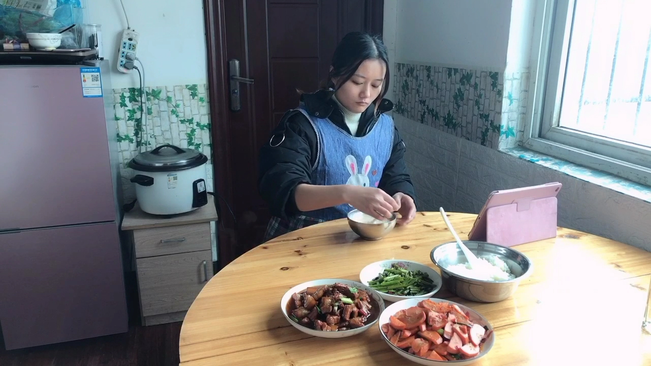 静静的日常:红烧肉 炒胡萝卜片 炒蒜苔 美滋滋