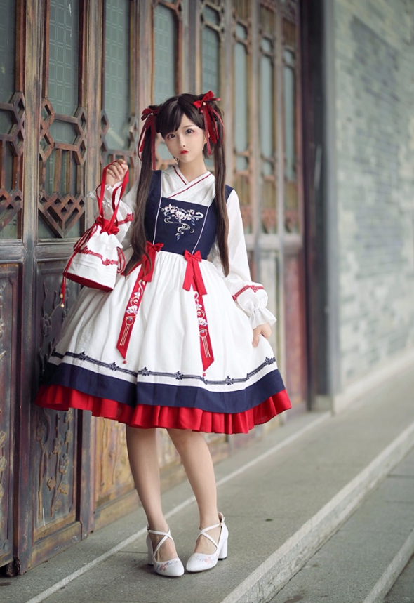 你真的能够正确区分lolita和c服吗?这些图片,你认出了几个?