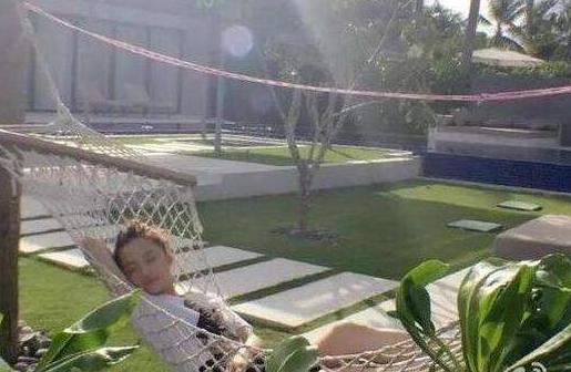 晒晒张韶涵的豪宅:有私人院子可以睡午觉,装修太时尚豪华了