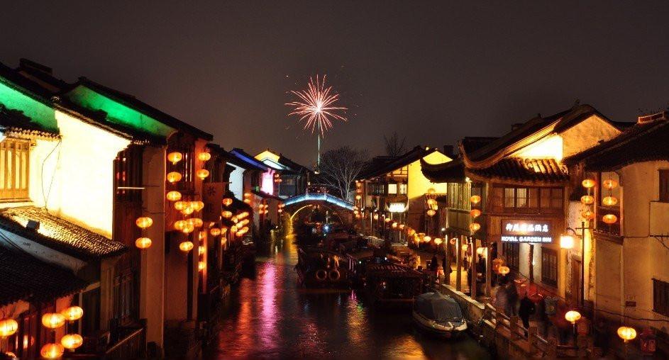 冬游千灯,足踩石板,小巷幽深,一边品茗一边听曲,恍如穿越千年