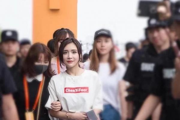 冯提莫,陈一发,周二珂?你心中斗鱼直播节红毯女神是哪个?