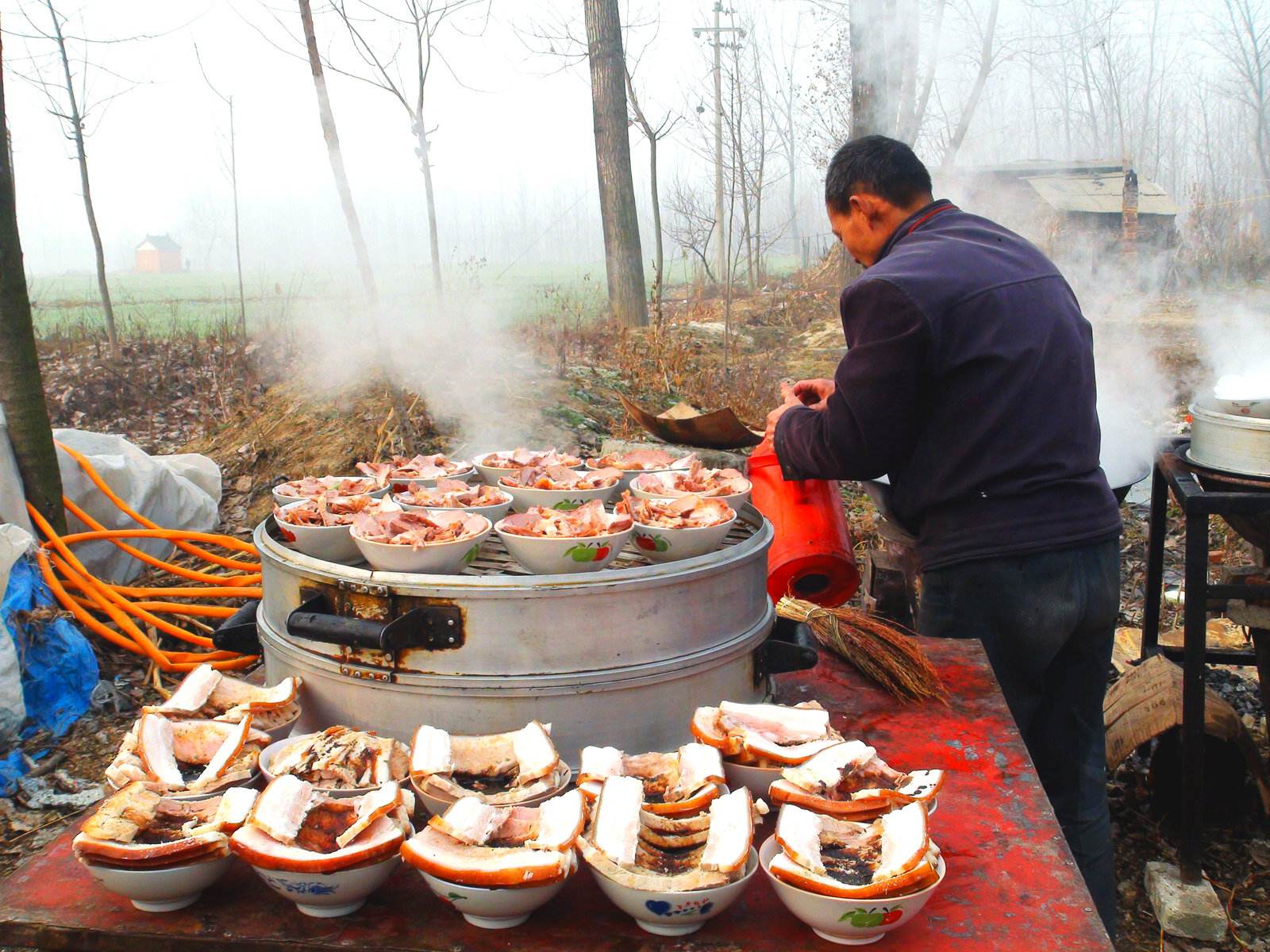 在农村吃酒席的时候,如果桌子上面出现这几道菜,说明要散席了!
