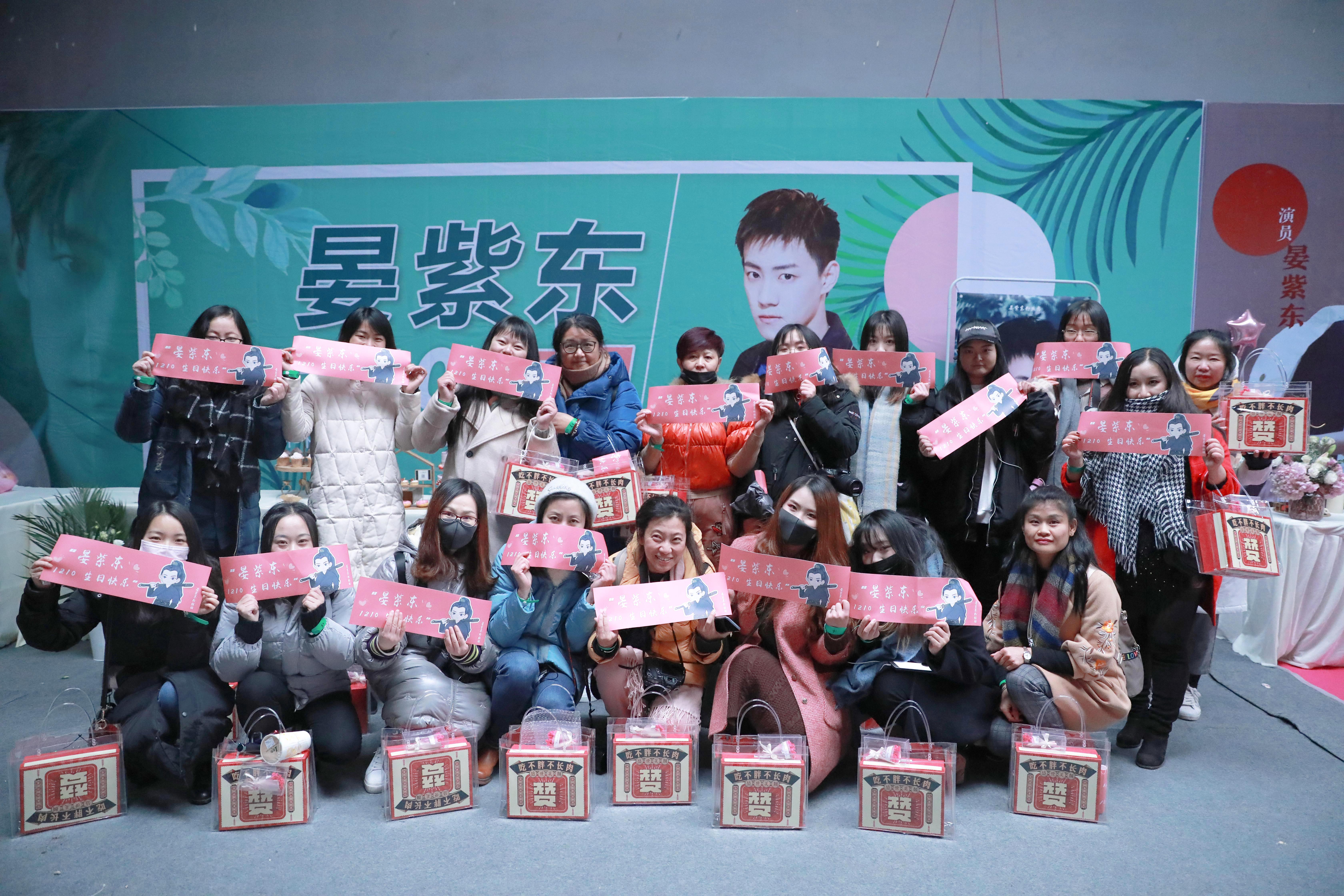 晏紫东获粉丝生日探班惊喜逆应援 网友:是心动的感觉