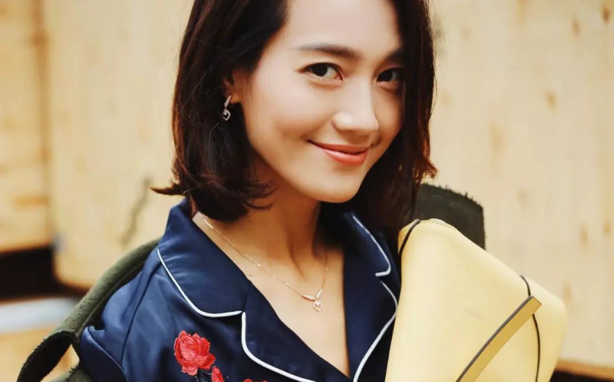 周一围与女助理共用一根吸管,朱丹怒怼媒体,网友无限感慨!