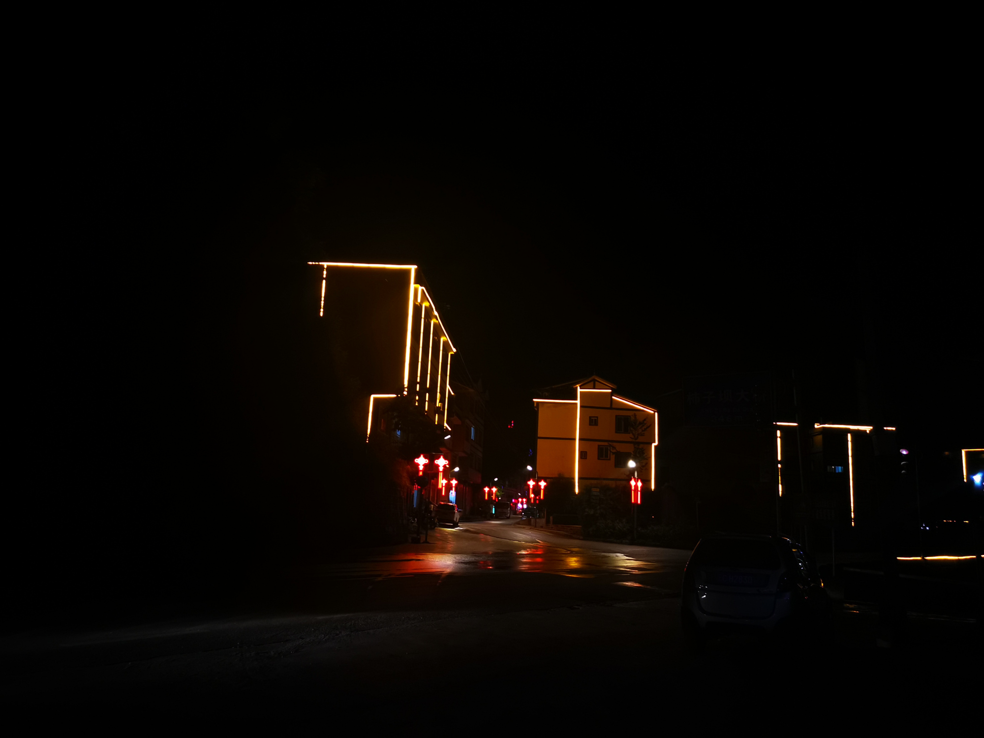 云南盐津县柿子镇的夜色,白水江与关河交汇后从柿子小镇缓缓流过