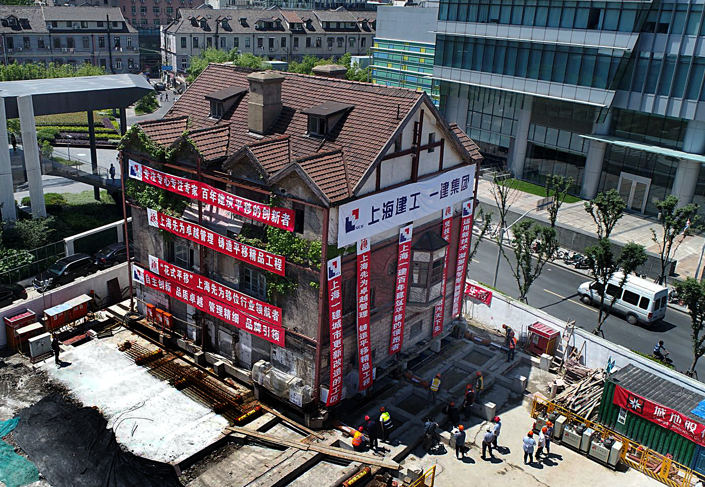 上海:百年建筑旋转平移50余米"安新家"