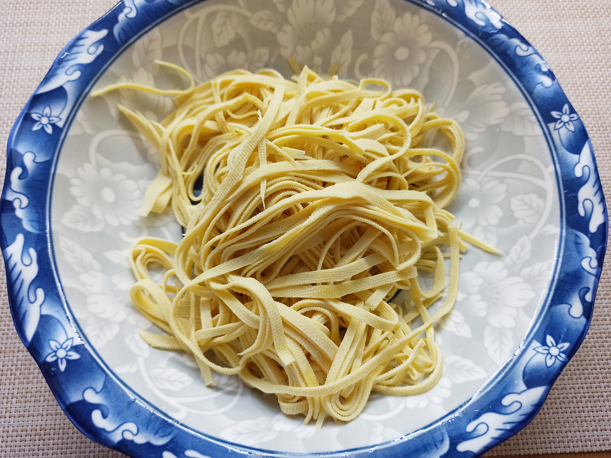 凉拌豆腐丝咋做才好吃?乱倒调味是大忌,做对了比肉香,爽口下饭