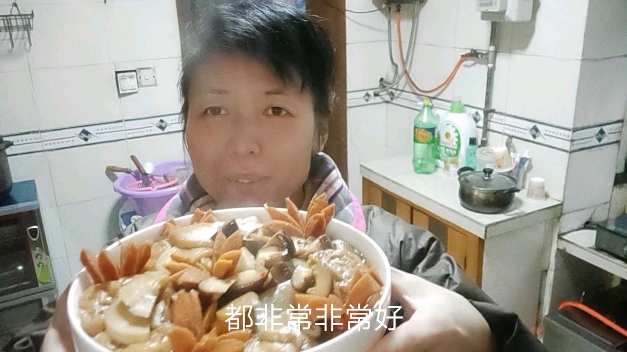 只需要用到两种菌类的食材就可以做出汤鲜味美的全素高汤小火锅!
