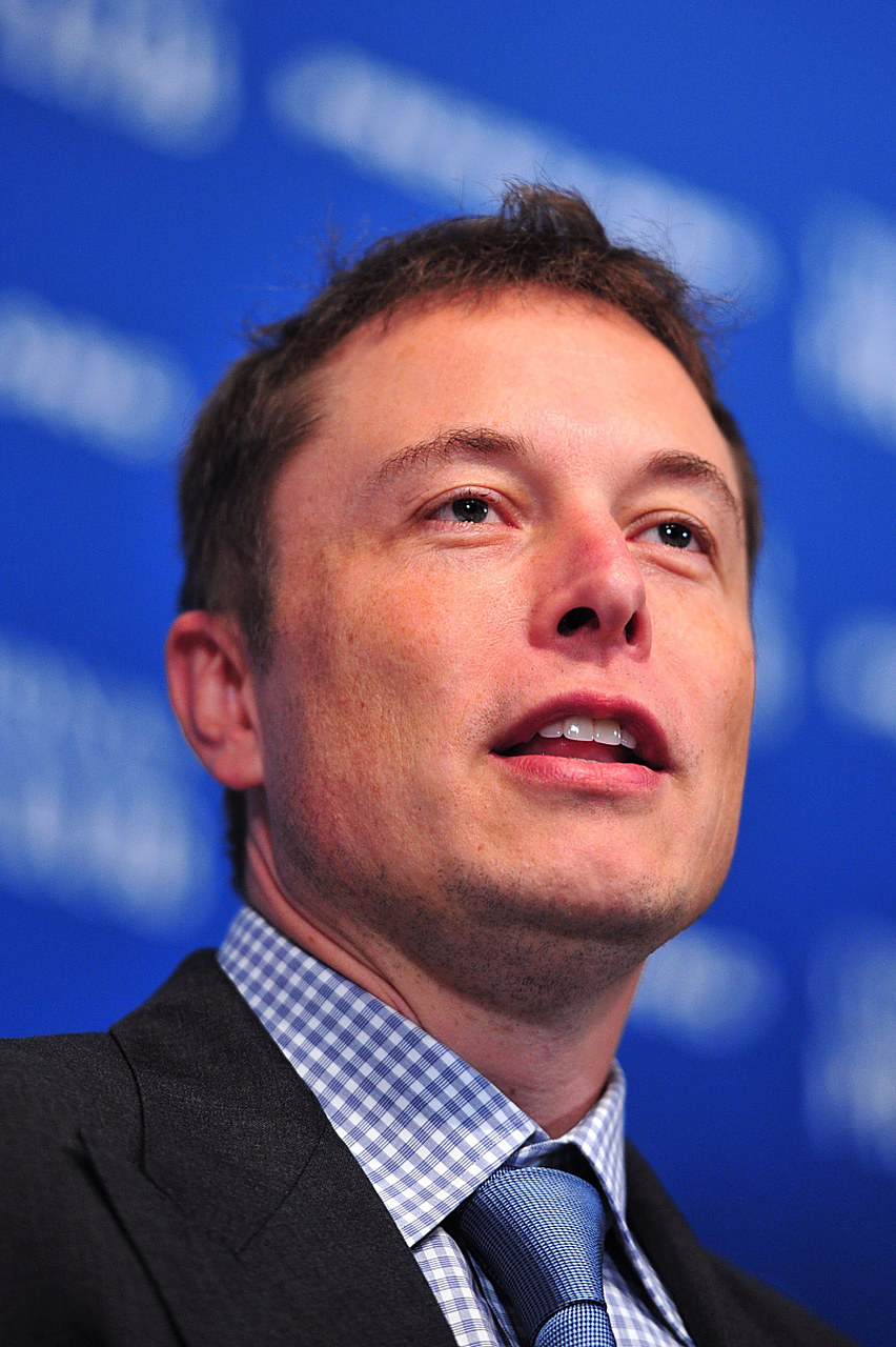 马斯克称人工智能比核弹更危险,网友:你的特斯拉不是发展人工智能吗?