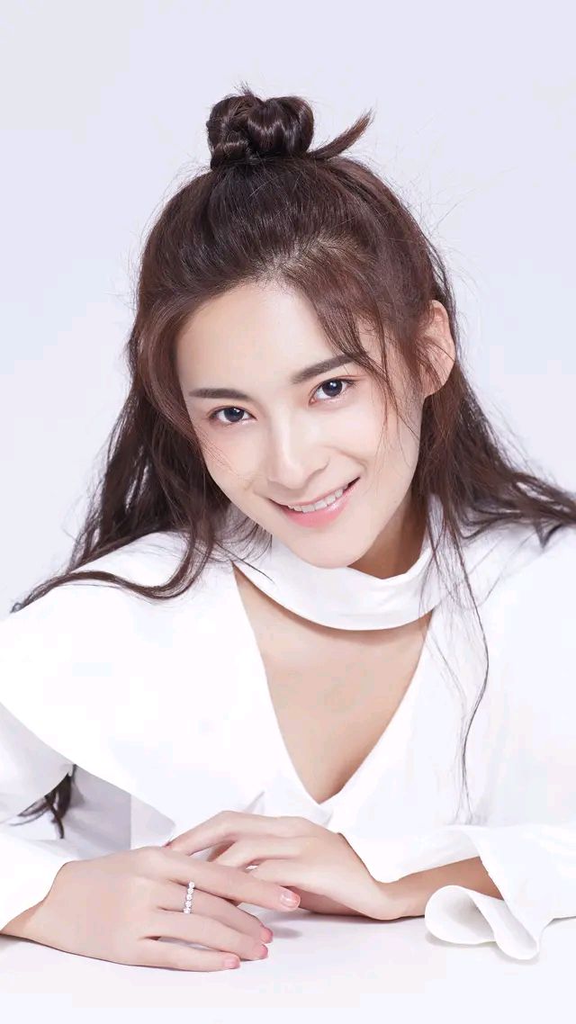 孙安可精美壁纸:清纯甜美,活波可爱!