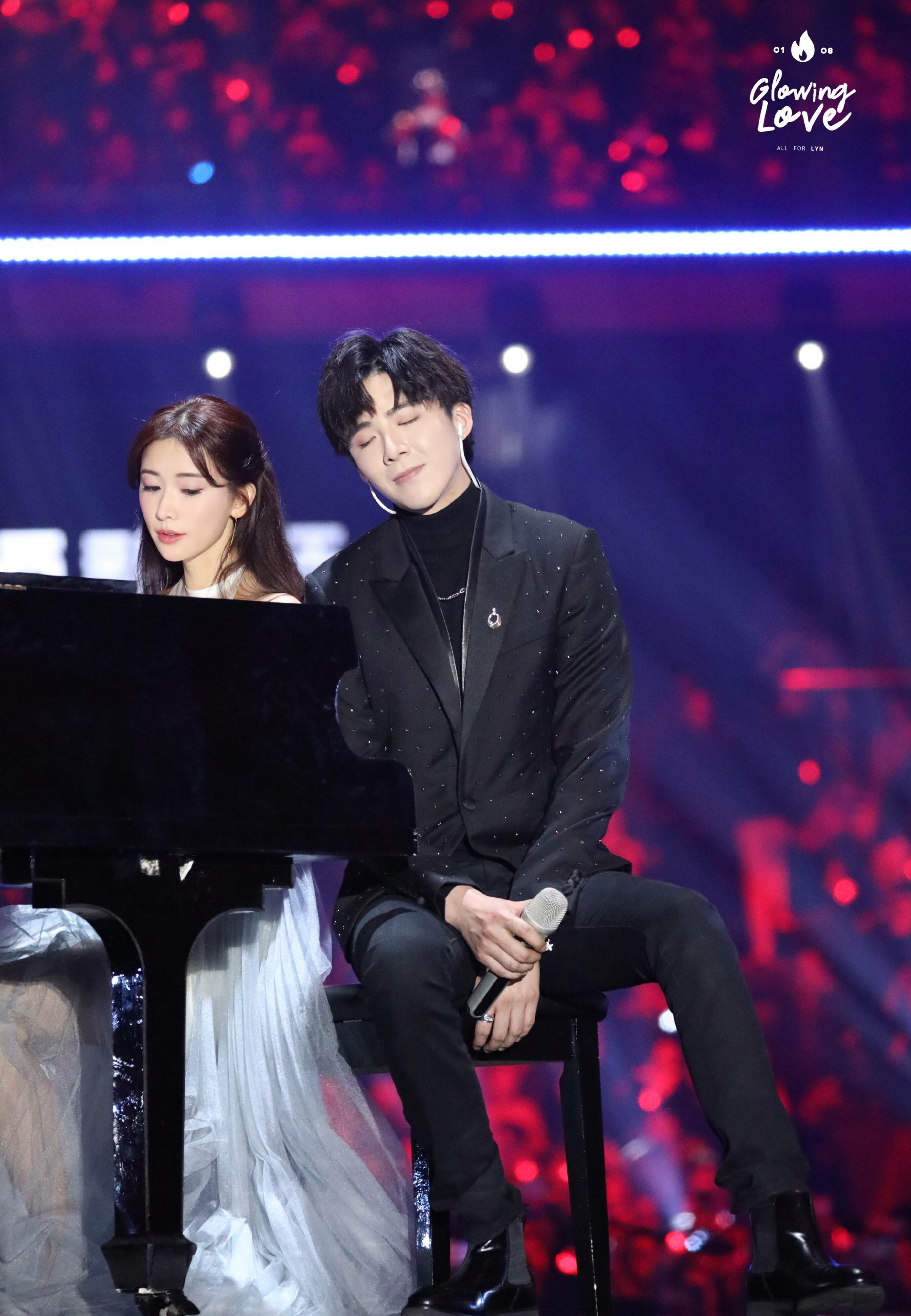 今年在某电视台的跨年晚会上,刘宇宁林志玲搭档演出,两人迅速被顶上热