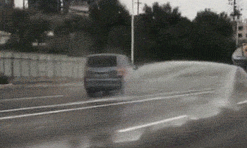 搞笑gif图笑话由漫画八妹编辑6: 没钱洗车,只能这样了!