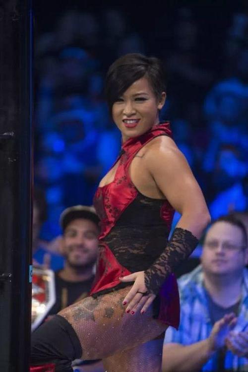 wwe"中国女将"李霞,身材健硕,大腿纹身很精致,喜欢中国元素