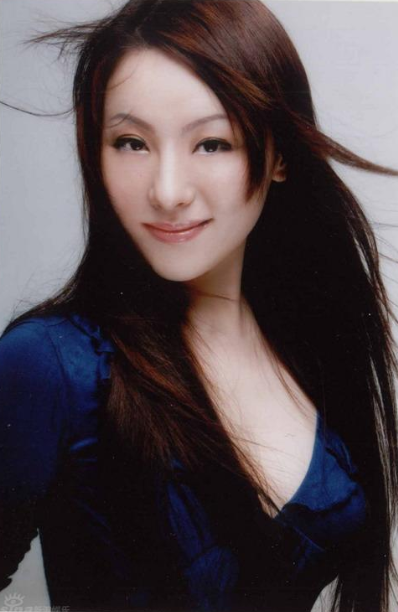 沈娜:逆生长!40岁容颜似20岁,曾未参加沈腾婚礼,因讨厌弟媳?