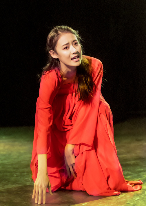 《中国机长》中饰演乘务员杨慧——内地新人杨祺如,清新靓丽迷人