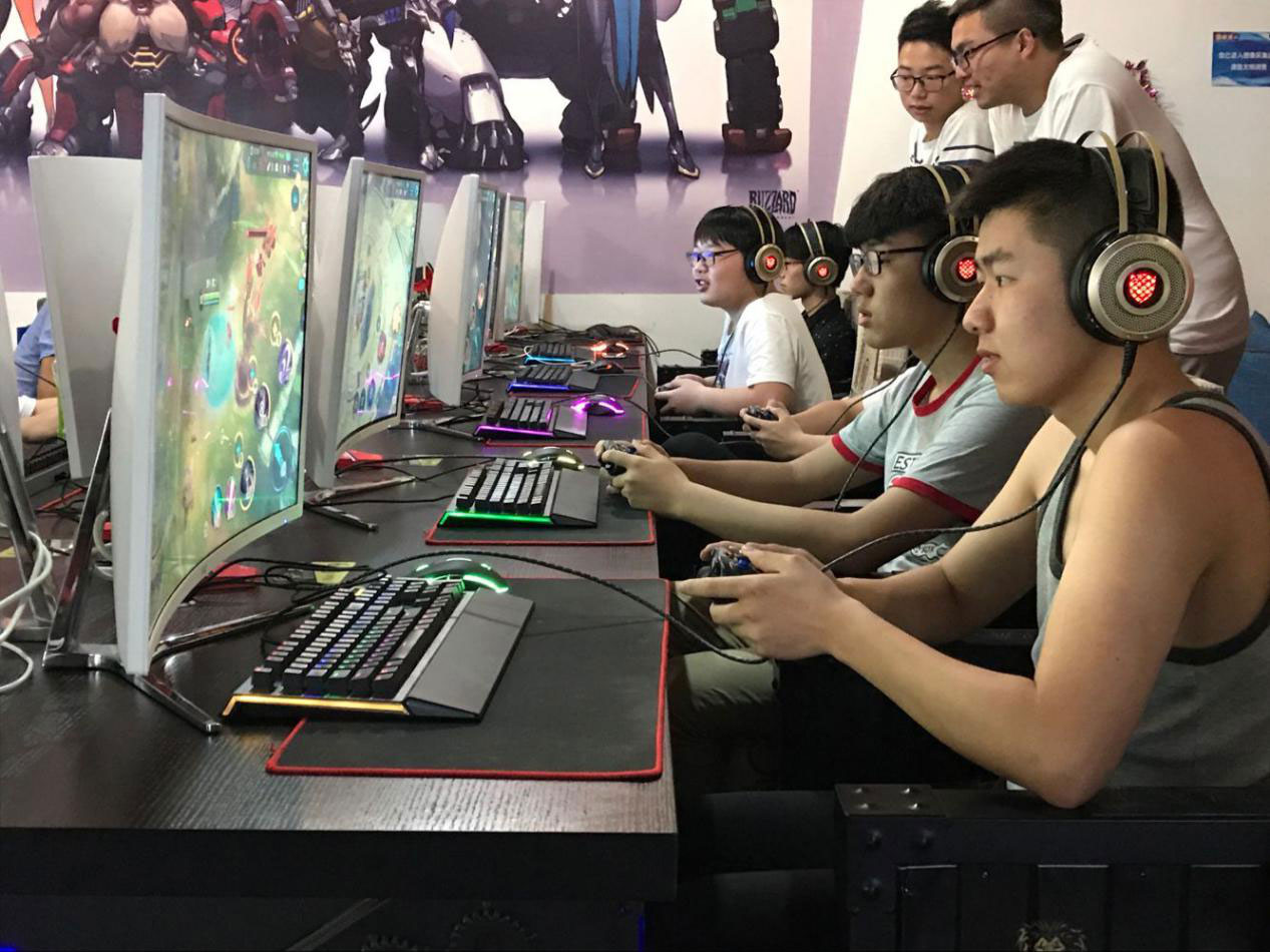 通宵打游戏"必备"零食,我赌10袋辣条,最后一种人手必备