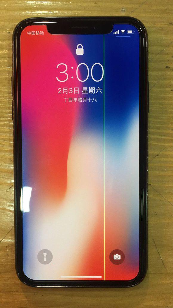 iphone x屏幕出现绿线怎么办?网友回应:你的屏保真有特色