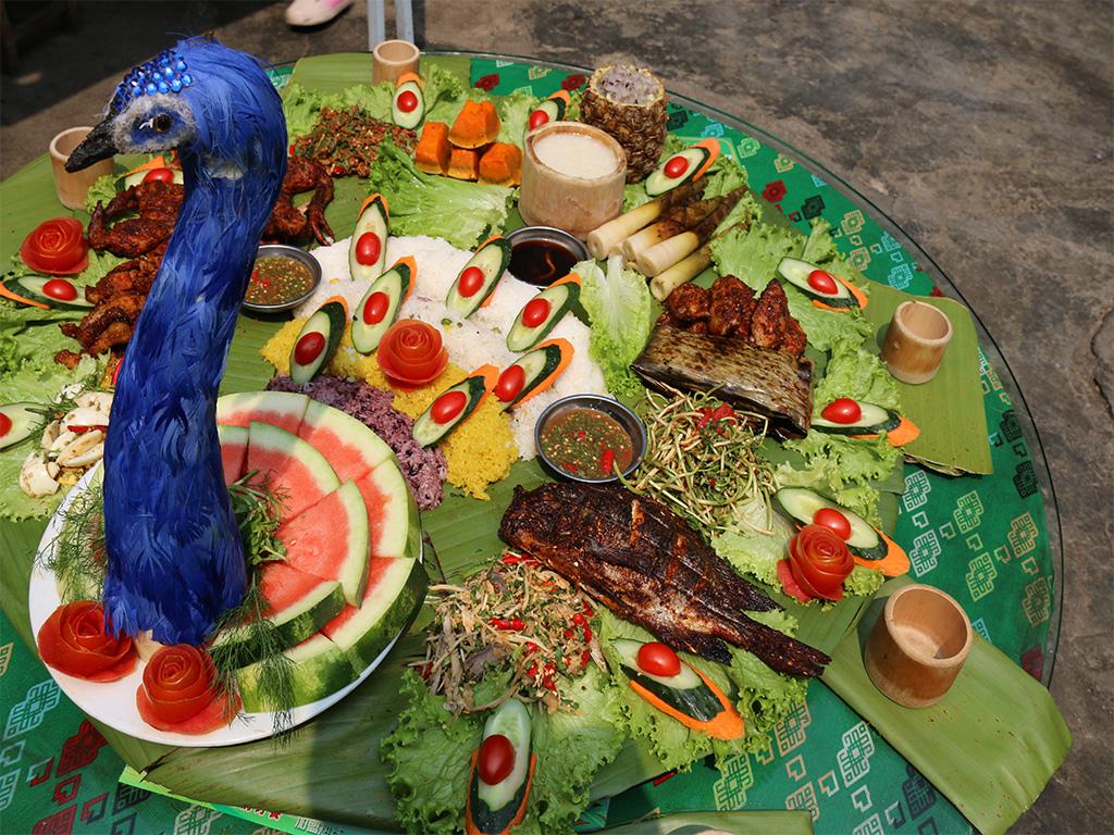 中国"最美年夜饭",直接把"孔雀"搬上餐桌,只有贵宾才能享受