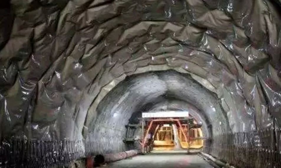 隧道二衬拱顶脱空的成因及其防治措施