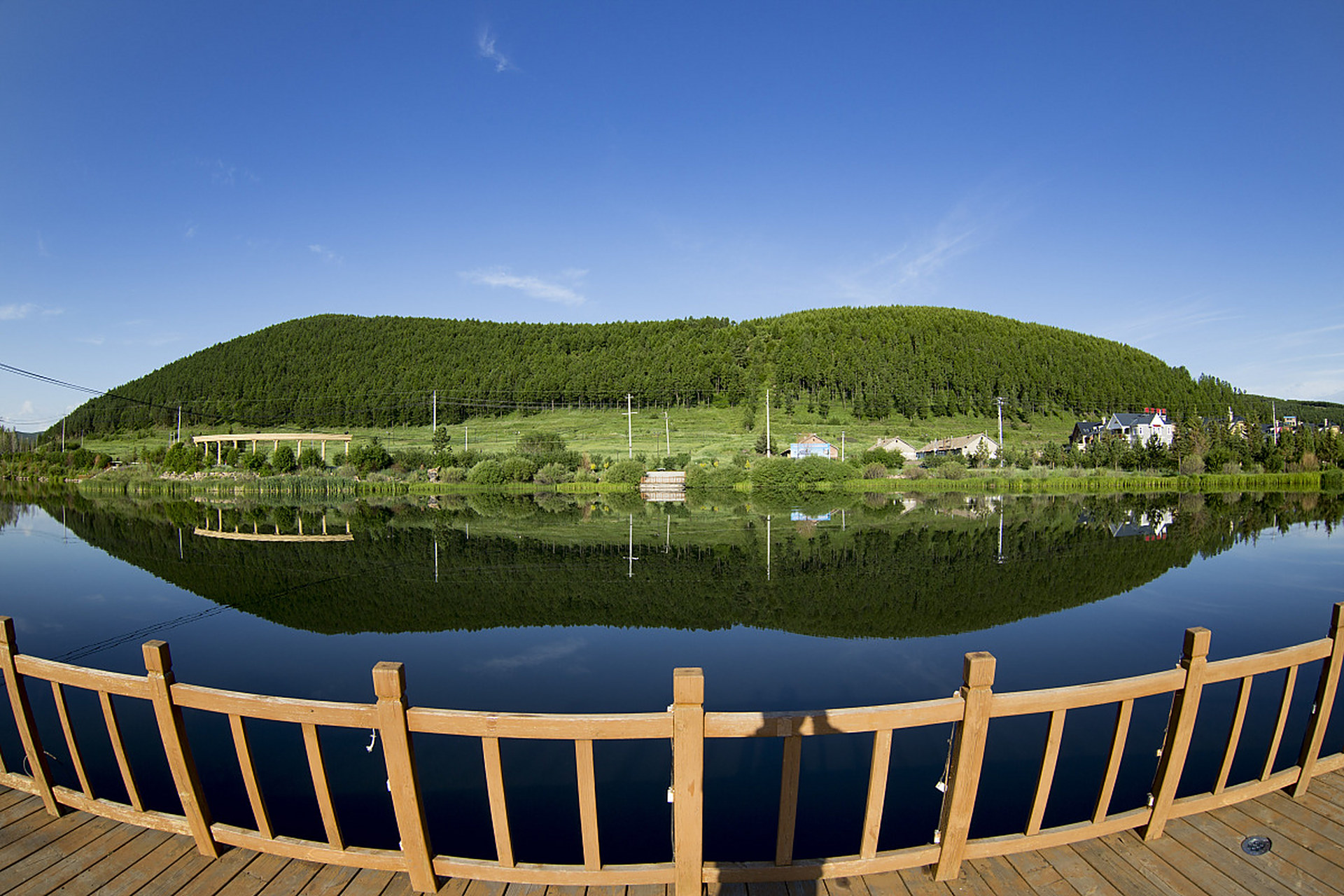 柴河镇是扎兰屯国家级风景名胜区的核心景区,柴河景区分布着七个海拔