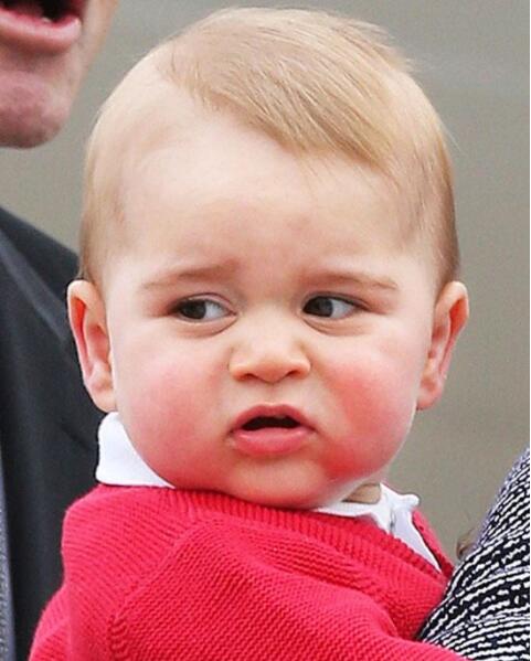 英国王室表情包:乔治王子一脸傲娇,夏洛特公主颇有英国女王范