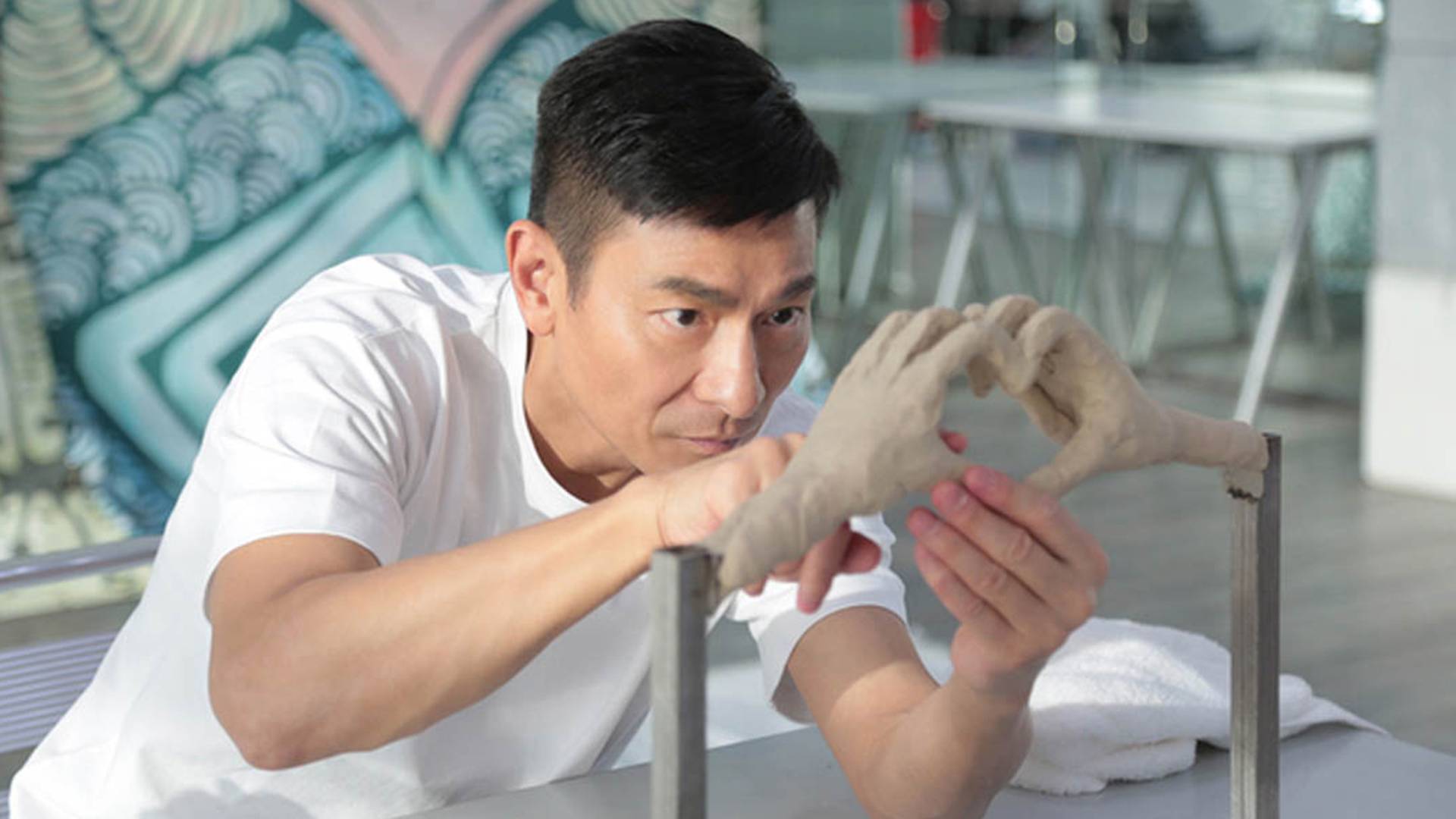 刘德华无暇分身驳"传闻",花13小时亲手捏爱心送粉丝