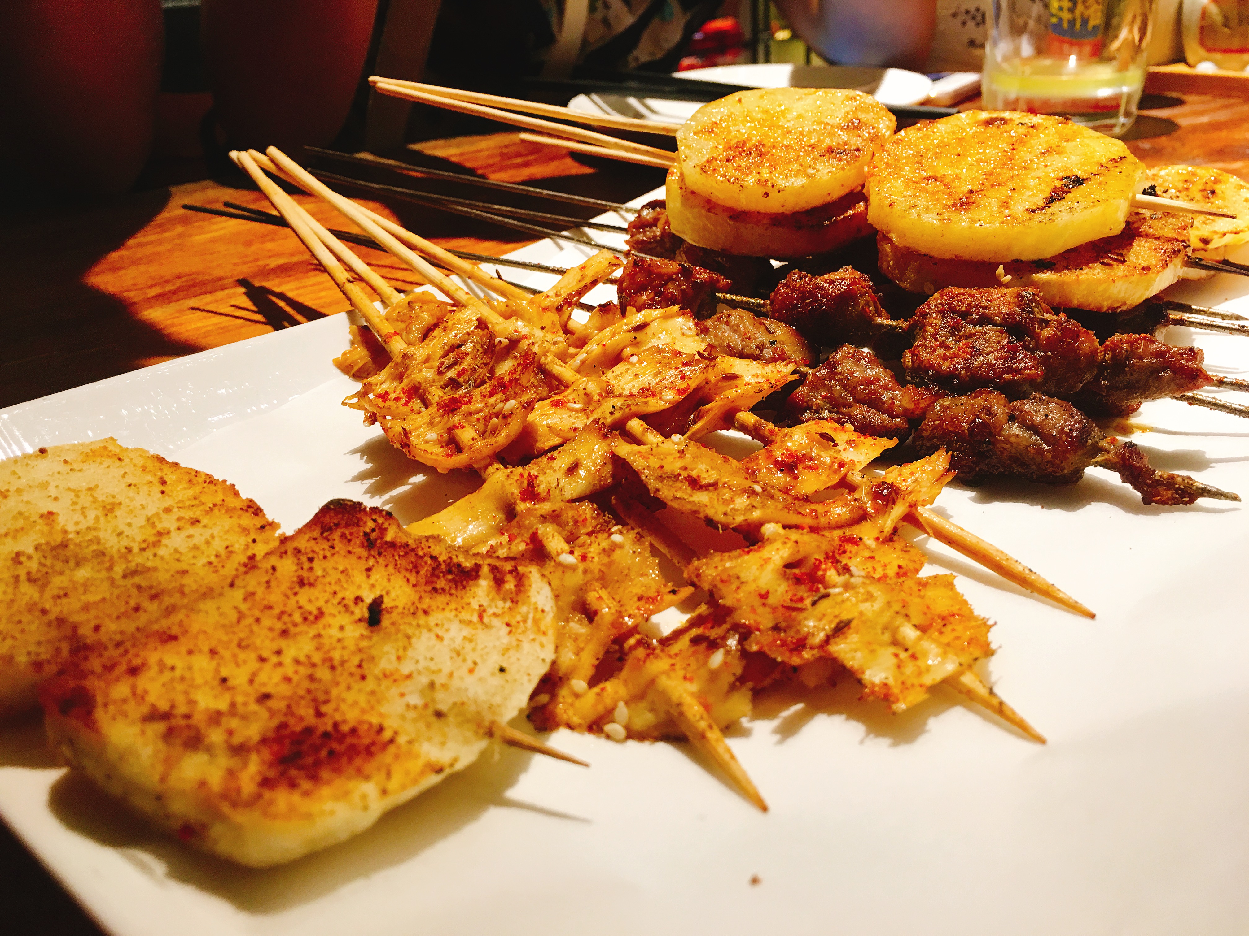 辣椒,香菇,鱼豆腐,肉丸还有翅中真的是非常的不错呢,但是看这个烧烤还