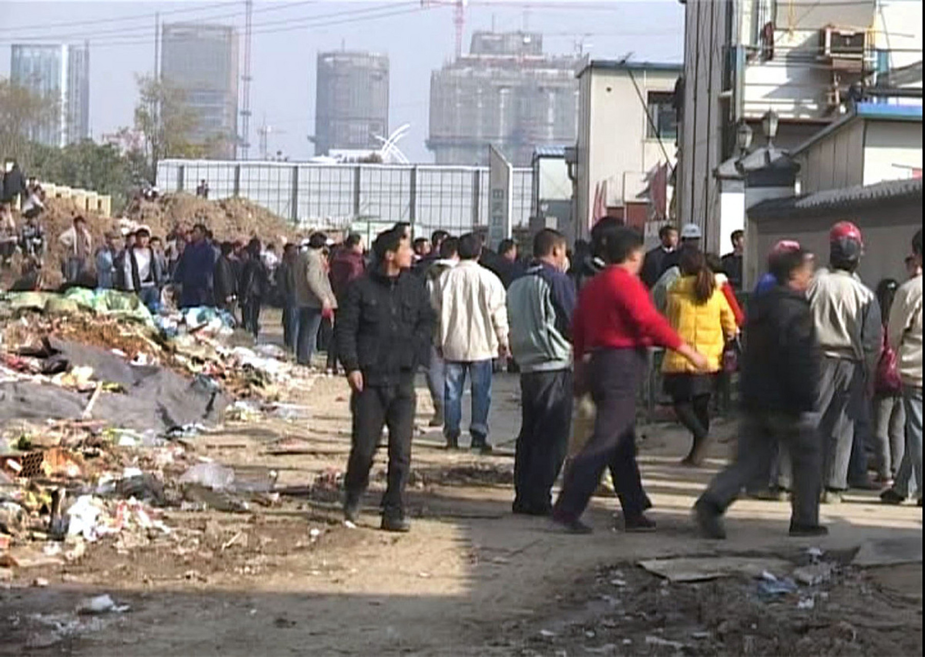 哪个工地上没有发生过几起民工堵上门要钱的情况?