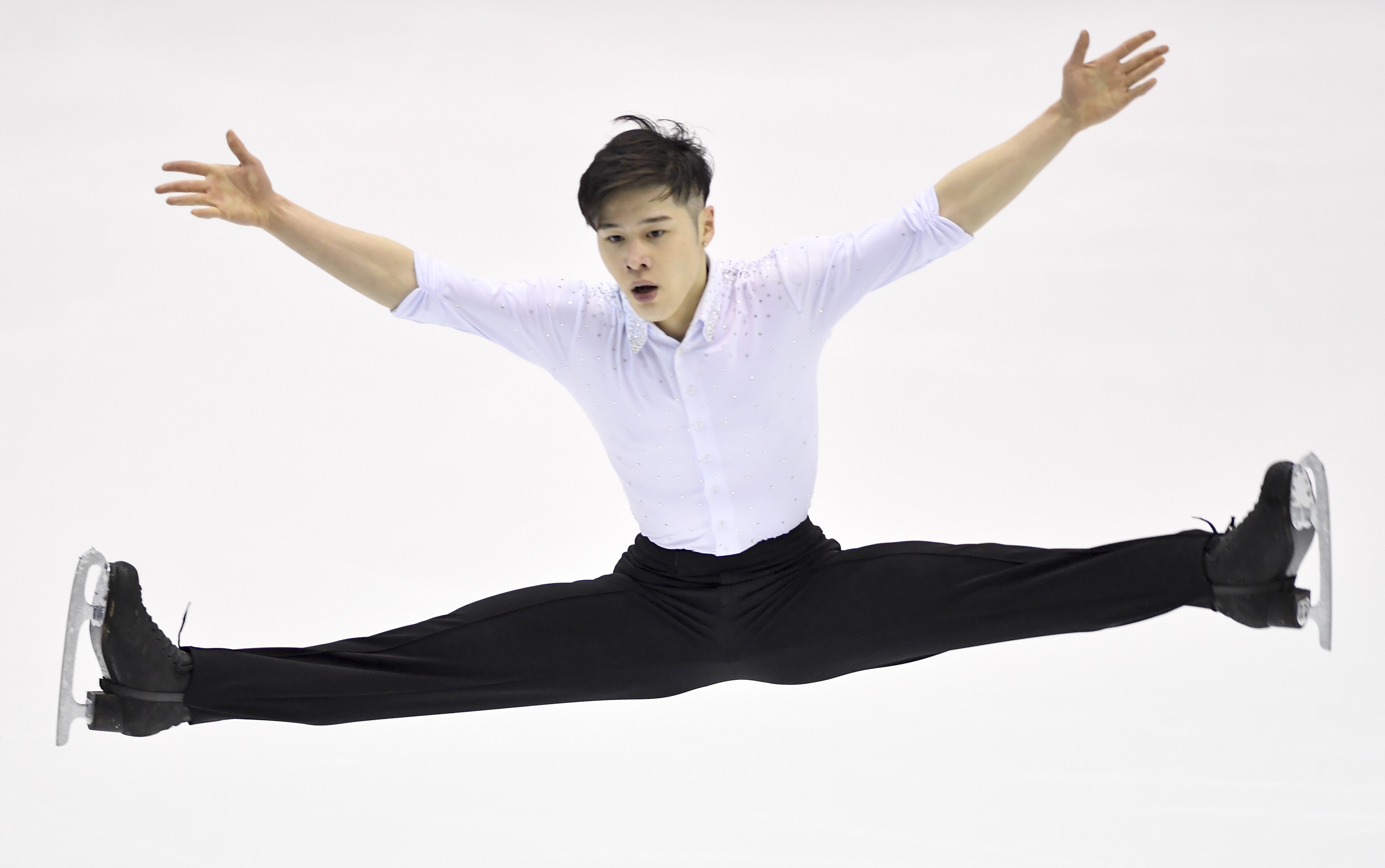 花样滑冰——全国冠军赛:张鹤获男子单人滑短节目第二