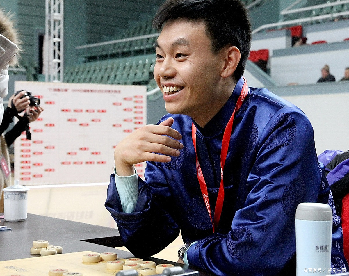 许银川也是,不要把自己说得多谦虚温和,凭六冠的名头难道在广东省队混