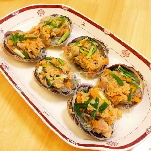 粉丝蒜香海鲜天鹅蛋,蒜香浓郁,粉丝口感鲜美,吃一口超过瘾