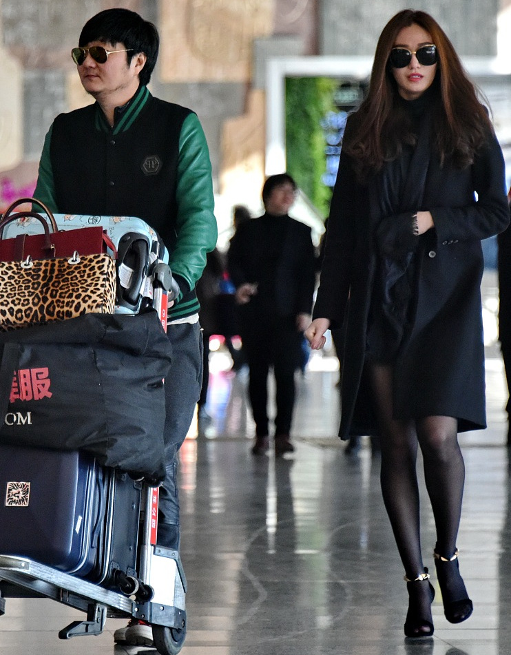 41岁王大治的老婆曝光,颜值远超董洁,艳福不浅让人羡慕!