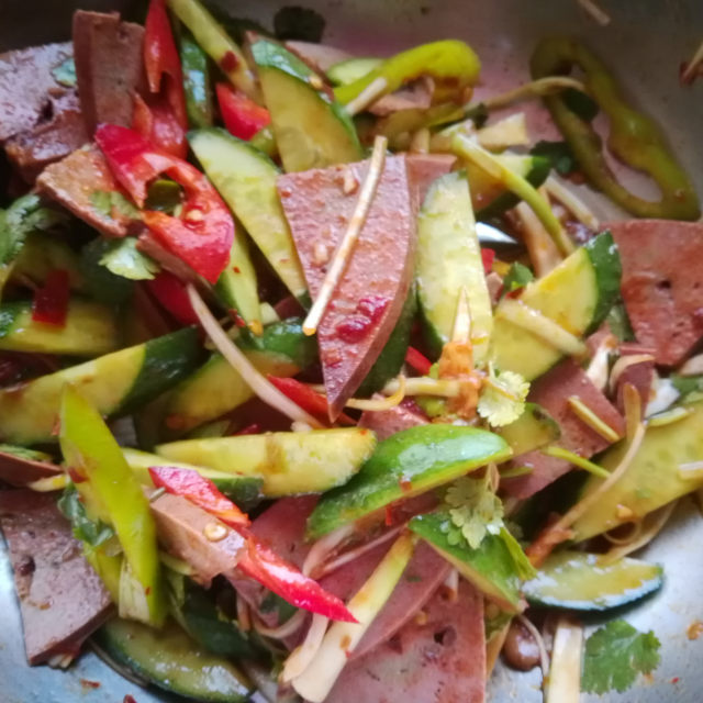 黄瓜拌猪肝,记住这一点,黄瓜更清脆,好吃到不停嘴