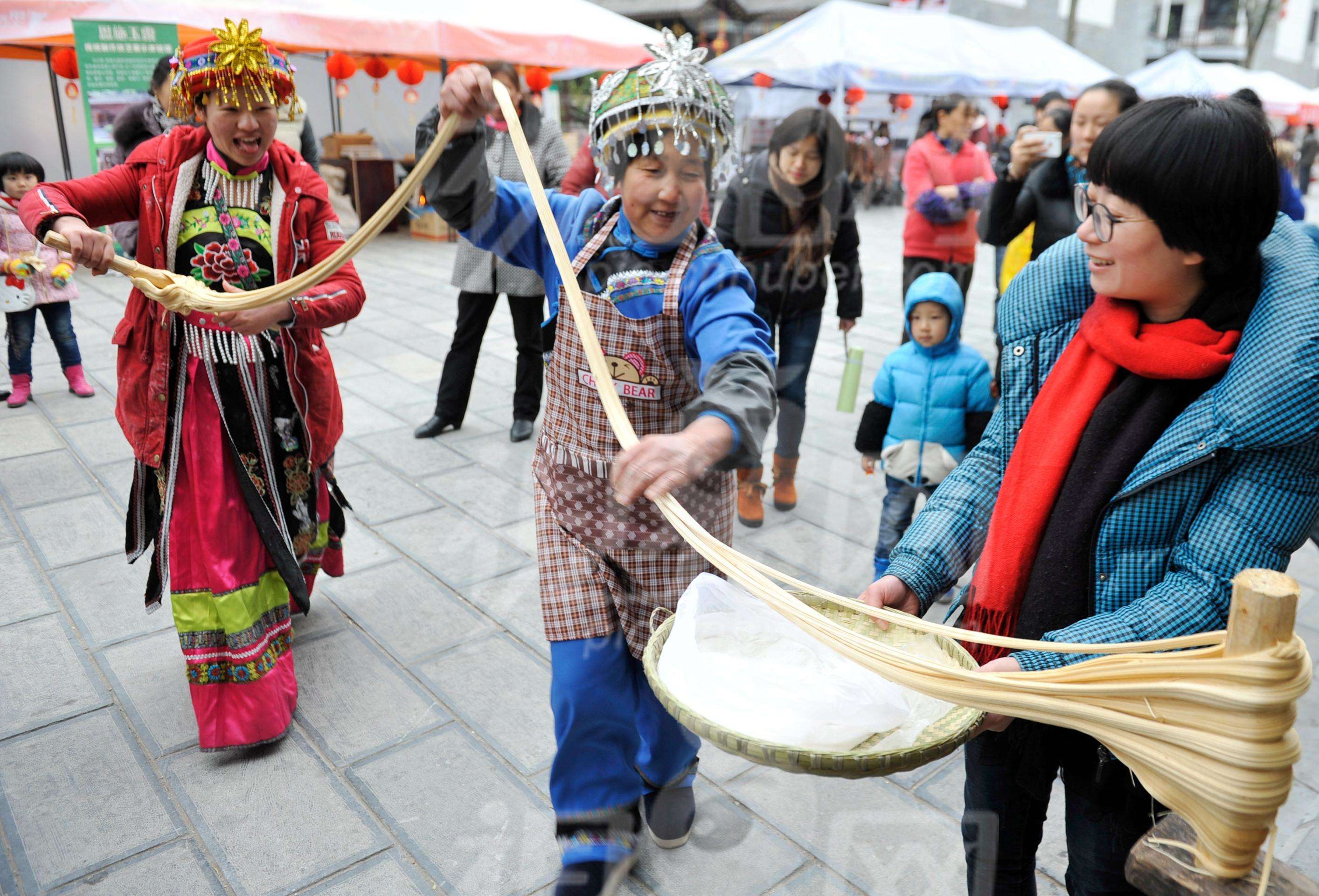 揭密土家族生活场景真实照片,图3是自制手工面,图6是传统摆手舞