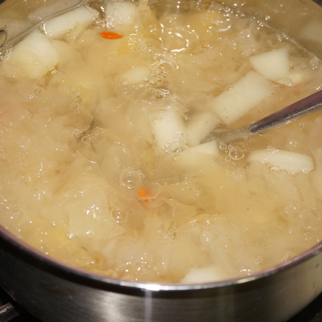 冰糖银耳雪梨羹,教你正确方法,1分钟学会,收藏了!