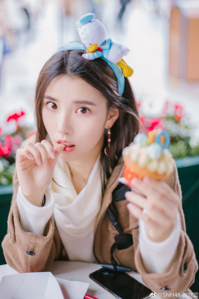 snh48-洪珮云愚人节街拍美照流出,女神希望自己天天开心