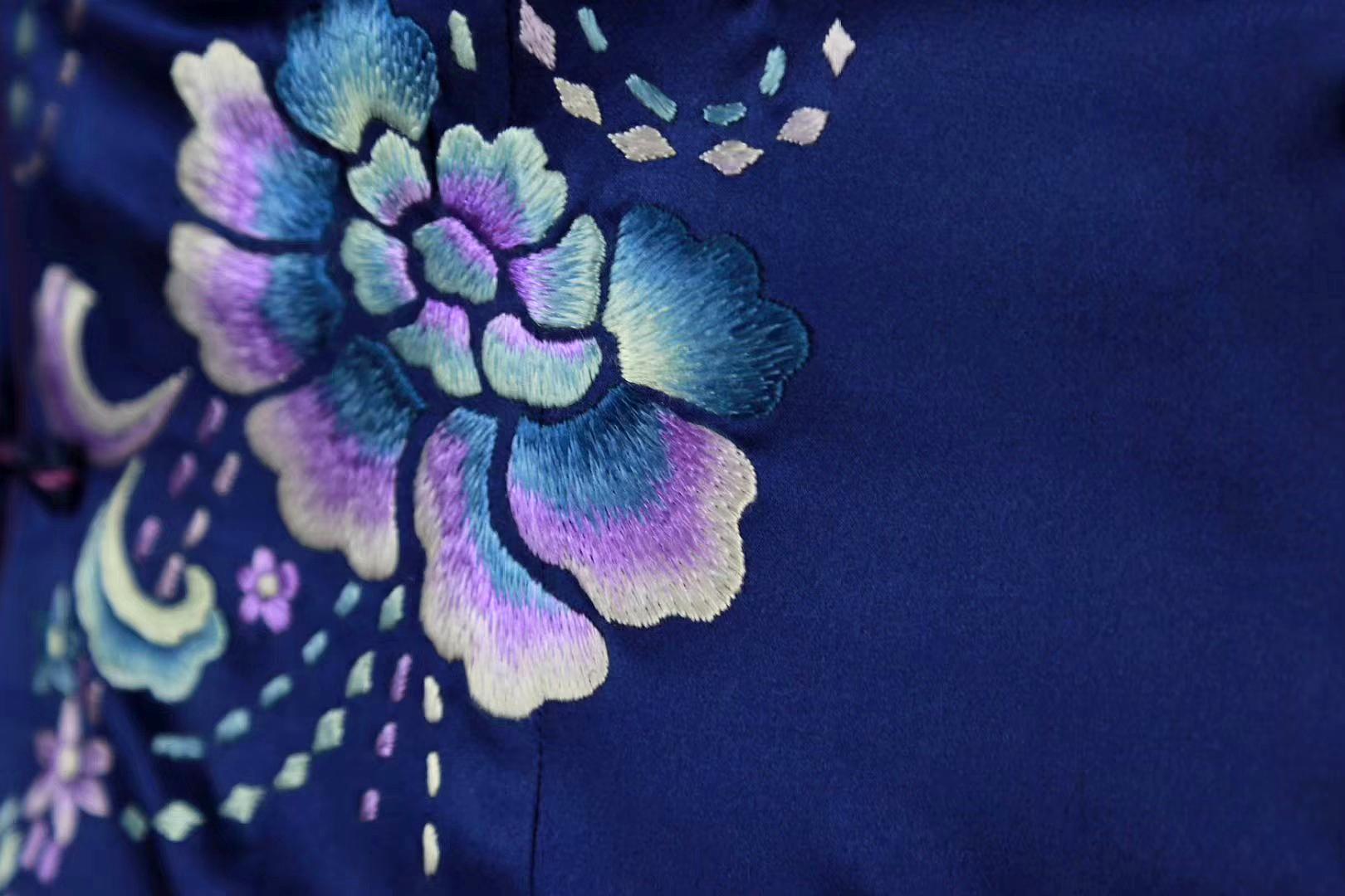 微绣旗袍的手工刺绣