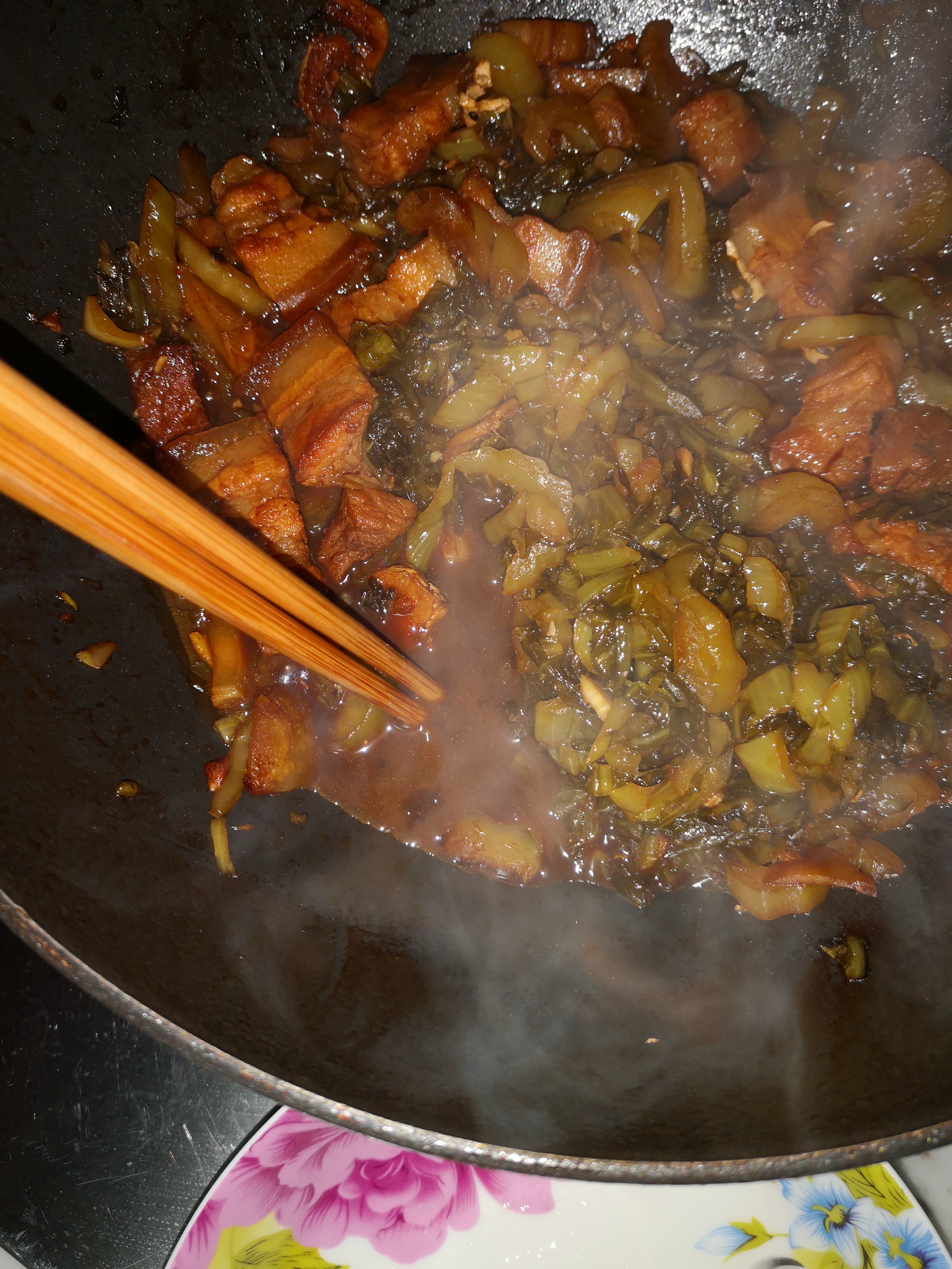 这样的客家咸菜焖猪肉,饭都会不够吃的