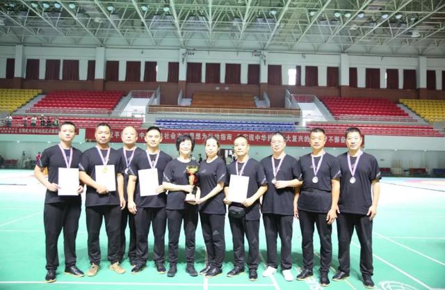 太极大师闫芳重出江湖底气足:专家:她不怕踢馆,或已有散打弟子