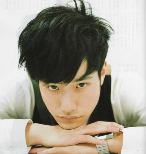 许亚军儿子帅翻了,17岁许何帅气不输小鲜肉,网友:基因太强大