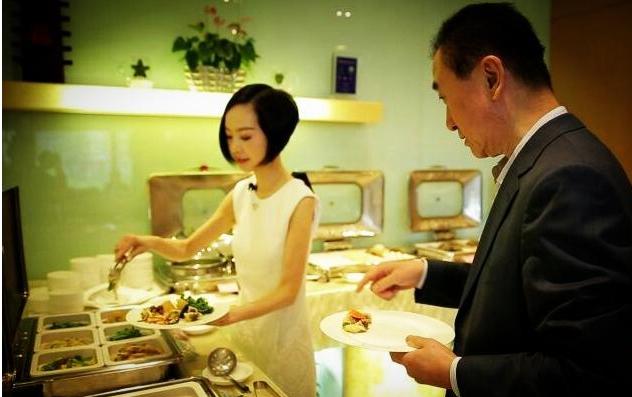 王健林花800万分期买下一幅画,如今估价数亿,王健林:永远不卖