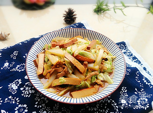 香干,白菜洗净切小块.